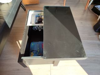 Mesa baúl o pie de cama negra con cristal protecto