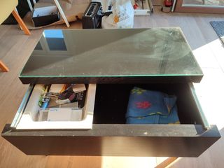 Mesa baúl o pie de cama negra con cristal protecto