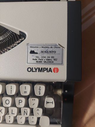 Máquina de escribir Olympia Traveller de Luxe