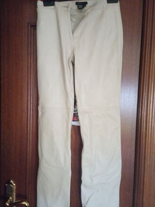 Pantalón de cuero beige