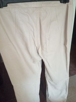 Pantalón de cuero beige