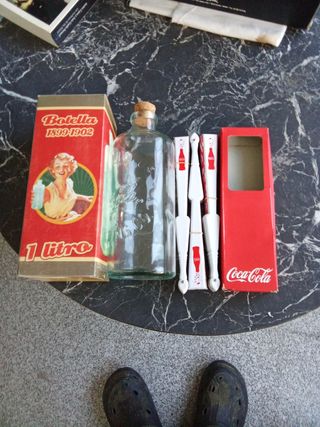 Set di bottiglie e ventagli di Coca Cola