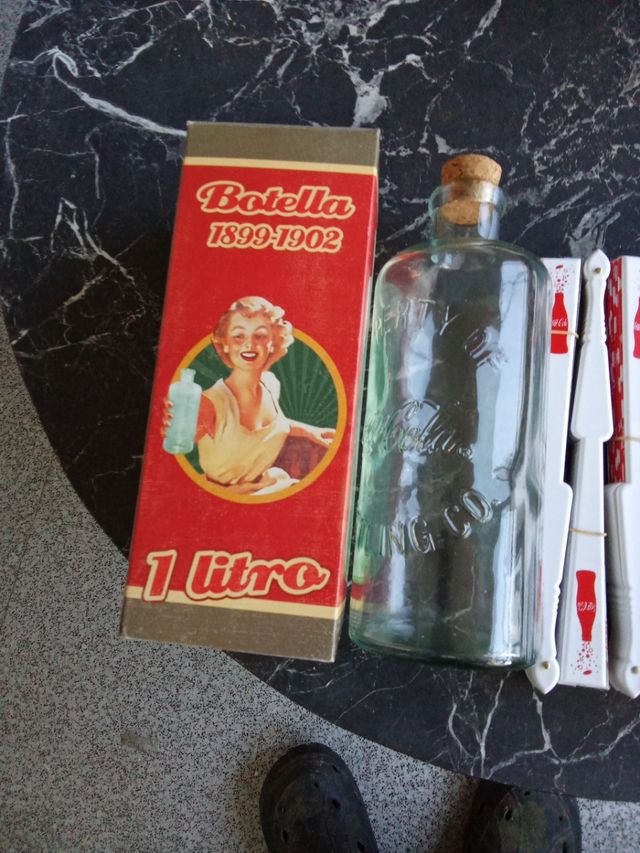 Set di bottiglie e ventagli di Coca Cola