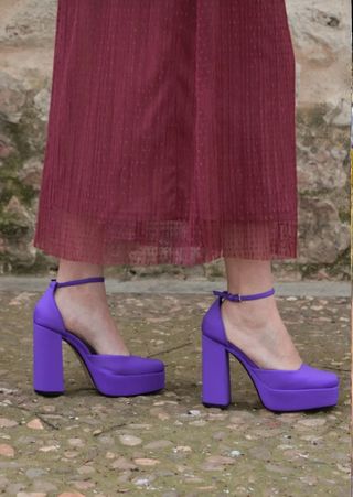 Zapatos plataforma lila con pulsera