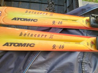 Esquís Atomic BetaRace X 9.16 con funda Salomon