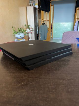 PS4 Pro + 1 Mando + 4 Juegos