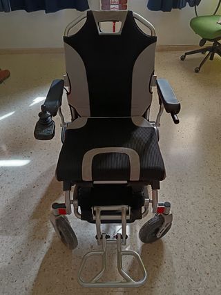 Silla de ruedas eléctrica plegable