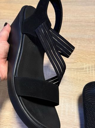 Sandalias negras 39 con tiras elásticas