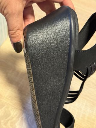 Sandalias negras 39 con tiras elásticas