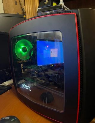 PC Gaming NZXT con ventilador LED verde