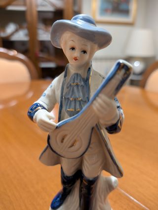 Statuina ceramica Capodimonte musicista