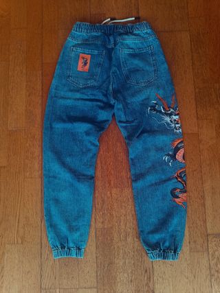 Pantalones vaqueros con dragón japonés