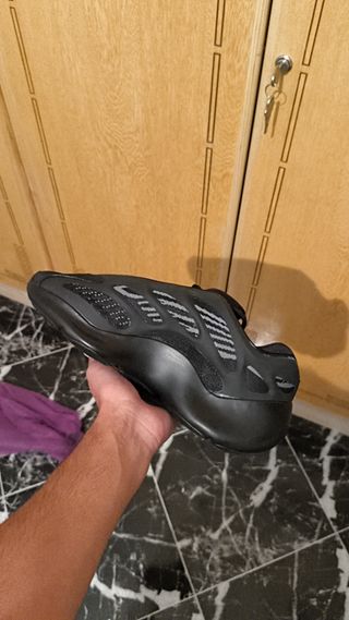 Adidas Yeezy 700 V3