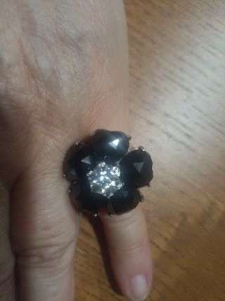 Anillo Flor Negra y Brillantes