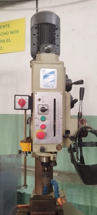 Taladro Roscadora de columna TSAR-32