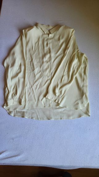 Camisa de seda 93%. Amarilla clarita. Manga larga