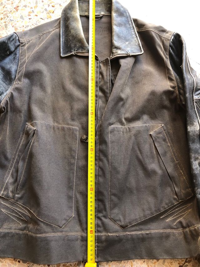 Chaqueta motera negra y beige