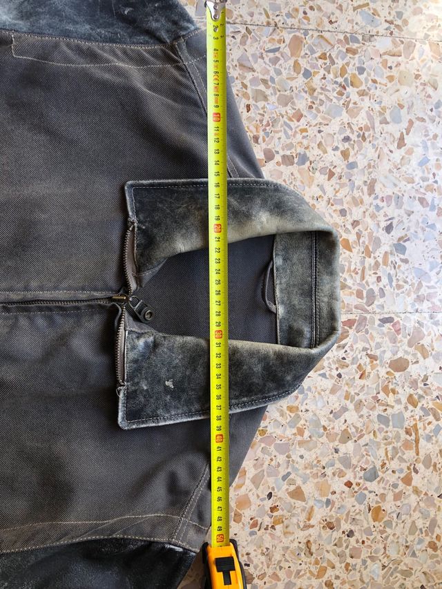 Chaqueta motera negra y beige