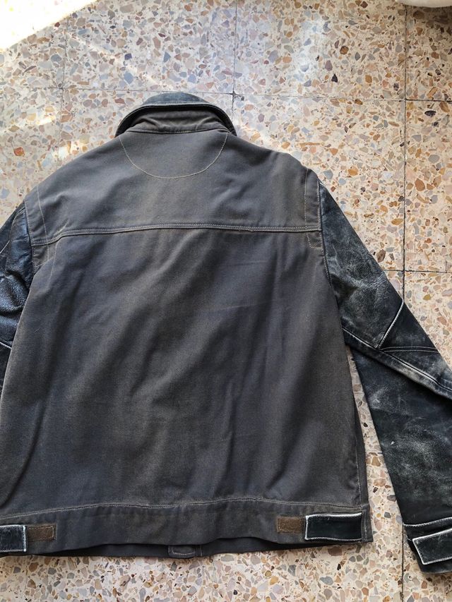 Chaqueta motera negra y beige