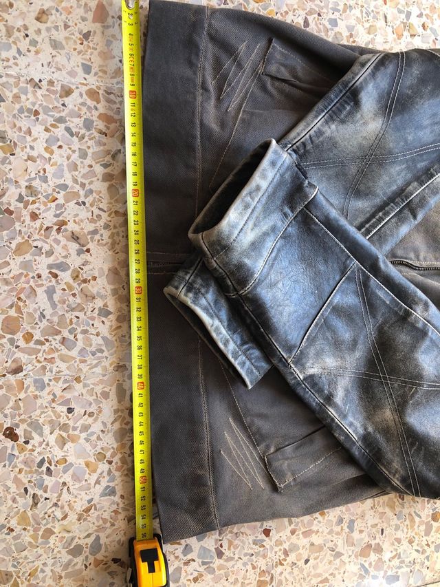 Chaqueta motera negra y beige