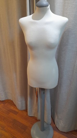 Maniquí de costura blanco