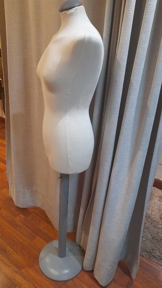 Maniquí de costura blanco
