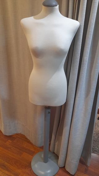 Maniquí de costura blanco