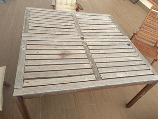 Mesa de jardín con 4 sillas de madera