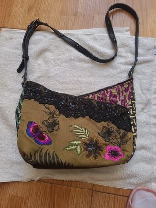 Bolso de mujer con mariposa y flores