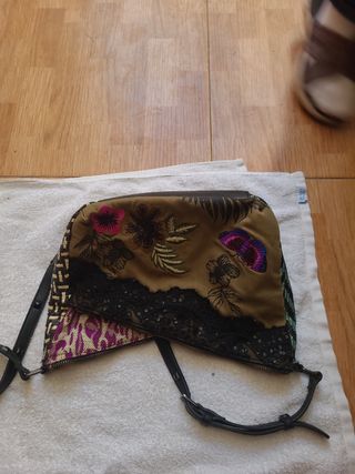 Bolso de mujer con mariposa y flores
