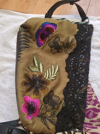 Bolso de mujer con mariposa y flores