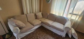 Sofá rinconera Ikea beige y blanco con desperfecto