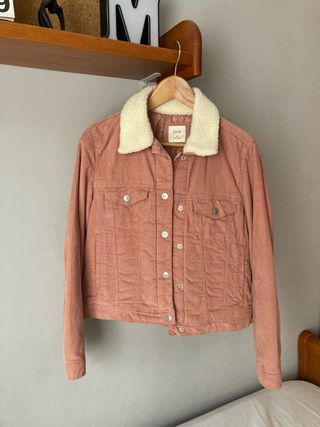 Cazadora vaquera rosa cuello forrado talla M