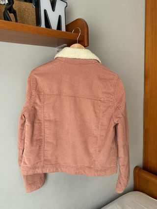 Cazadora vaquera rosa cuello forrado talla M