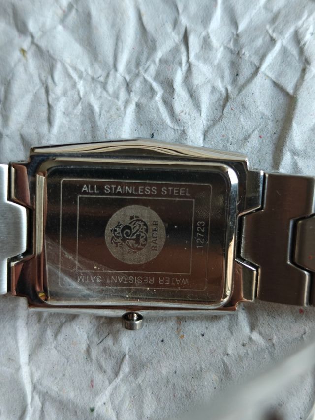 Reloj Racer Rectangular Crema y Plateado