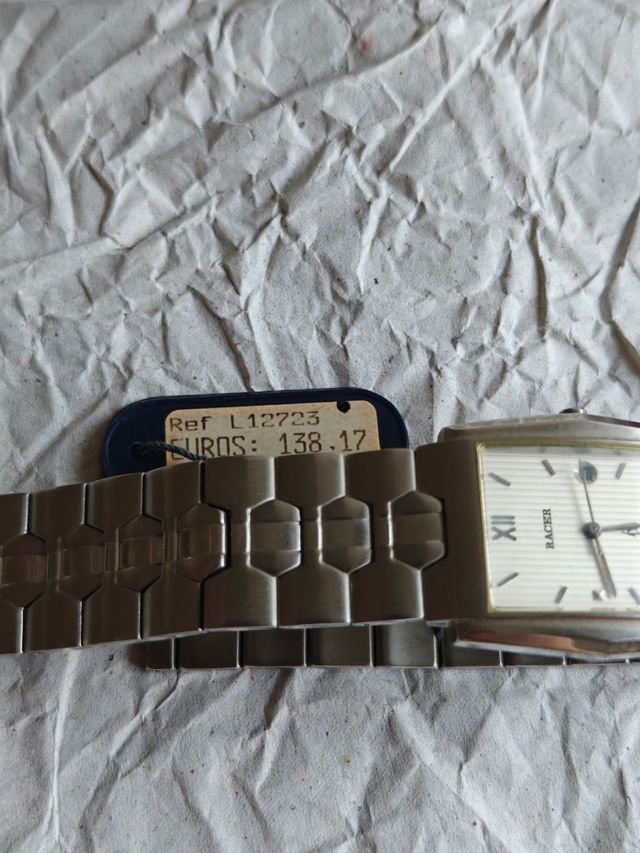 Reloj Racer Rectangular Crema y Plateado