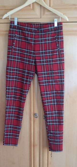 Mallas de cuadros escoceses rojas y grises