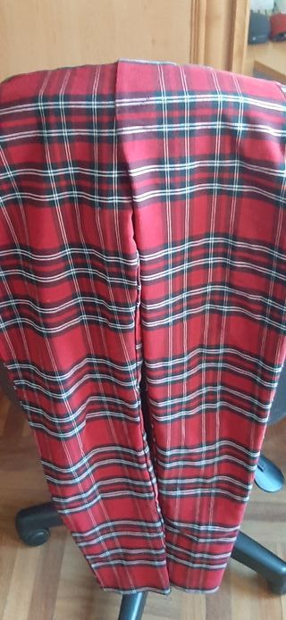 Mallas de cuadros escoceses rojas y grises