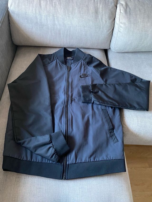 Sudadera deportiva Nike
5 SUDADERAS 40€