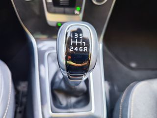 VOLVO V40 2.0D D2 120 CV CROSS COUNTRY MOMENTUM