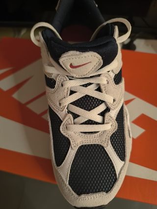 Tenis Nike Beige y Azul