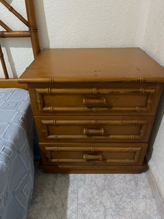 2 Mesitas de noche de madera + Cabecero a juego