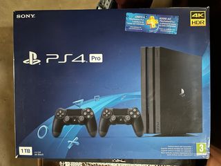 Playstation 4 Pro 1TB Jet Black + 2 Mandos