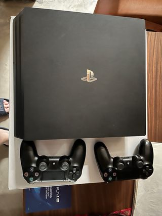 Playstation 4 Pro 1TB Jet Black + 2 Mandos