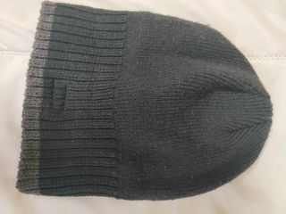 Lote 4 gorros lana, 3 negros, 1 multicolor