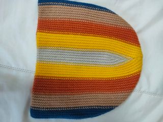 Lote 4 gorros lana, 3 negros, 1 multicolor