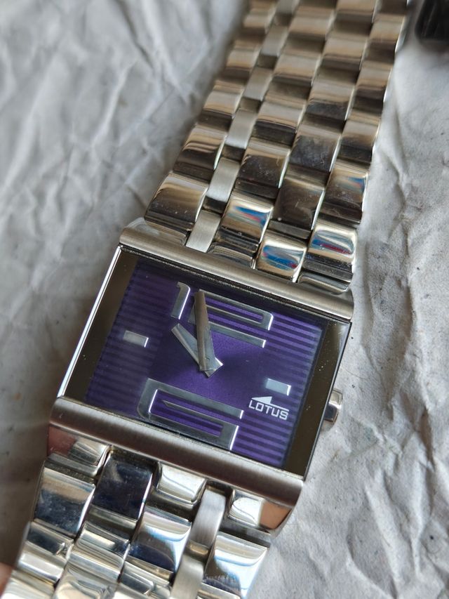 Reloj Lotus Esfera Morada y Pulsera Plateada