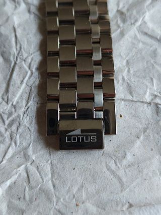Reloj Lotus Esfera Morada y Pulsera Plateada 