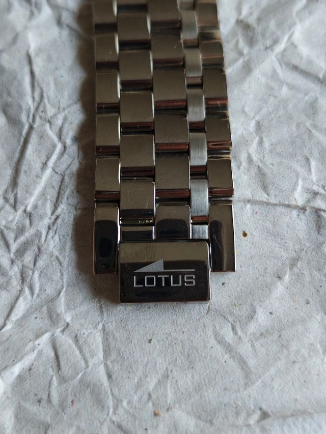 Reloj Lotus Esfera Morada y Pulsera Plateada