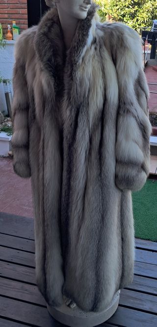 Chaqueta de piel larga beige y gris
Piel de zorro